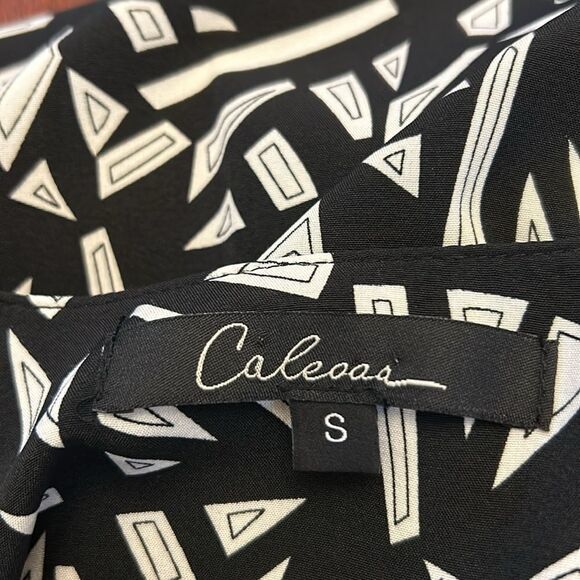 Calessa black white patterned long sleeve V neck blouse Size S New - Picture 8 of 9
